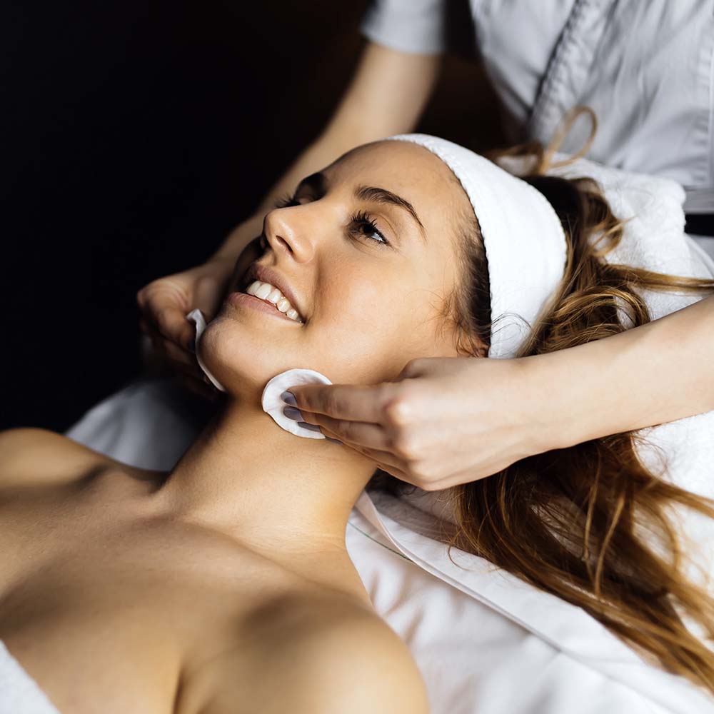 Aura Skin and Headspa